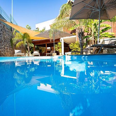 Le Kerveguen Hotel Saint-Gilles-les Bains Bagian luar foto