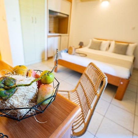 Le Kerveguen Hotel Saint-Gilles-les Bains Bagian luar foto