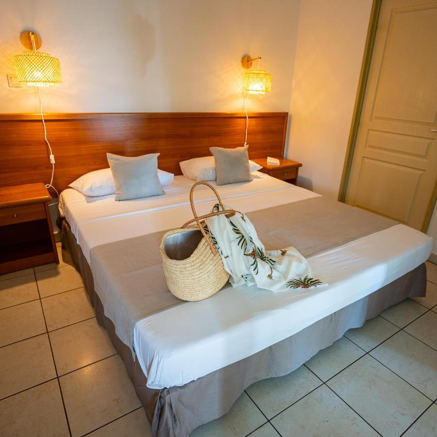 Le Kerveguen Hotel Saint-Gilles-les Bains Bagian luar foto