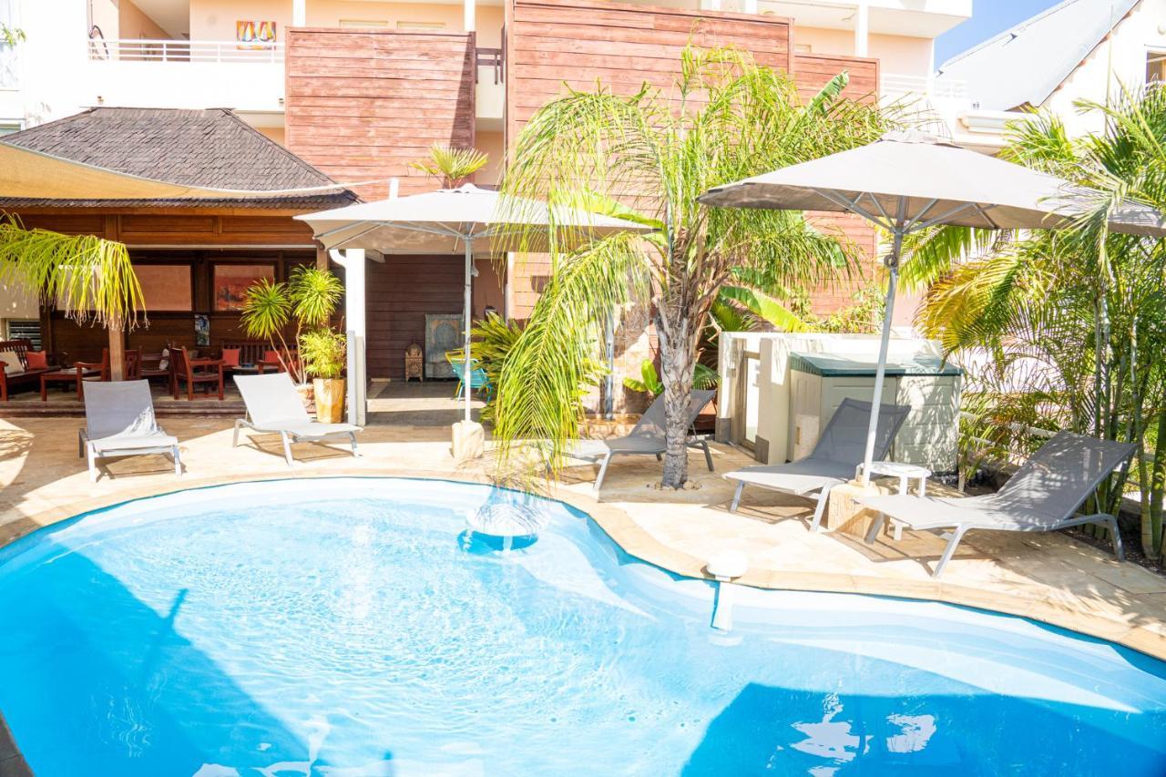 Le Kerveguen Hotel Saint-Gilles-les Bains Bagian luar foto
