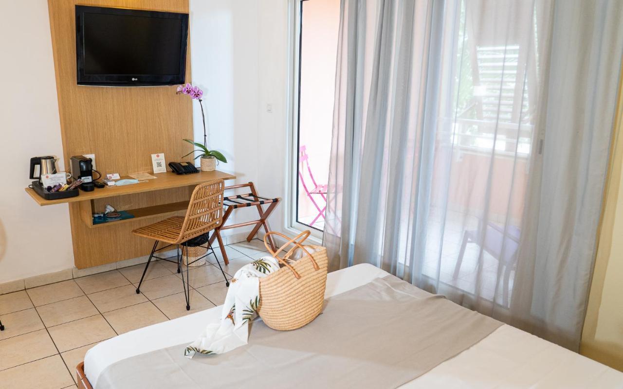 Le Kerveguen Hotel Saint-Gilles-les Bains Bagian luar foto