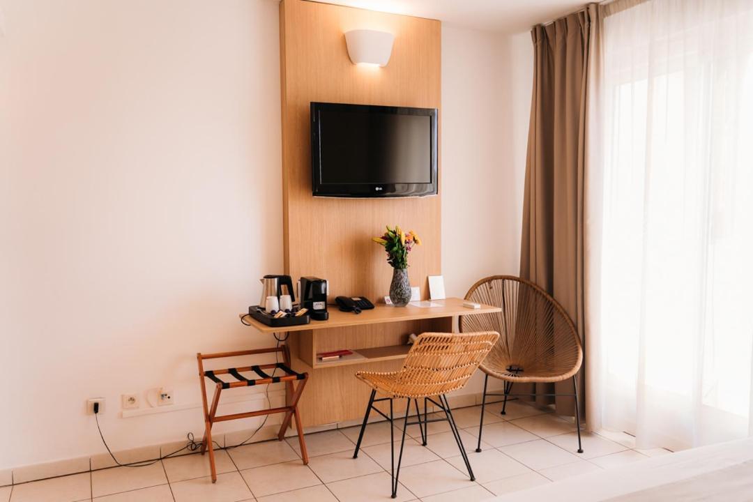 Le Kerveguen Hotel Saint-Gilles-les Bains Bagian luar foto
