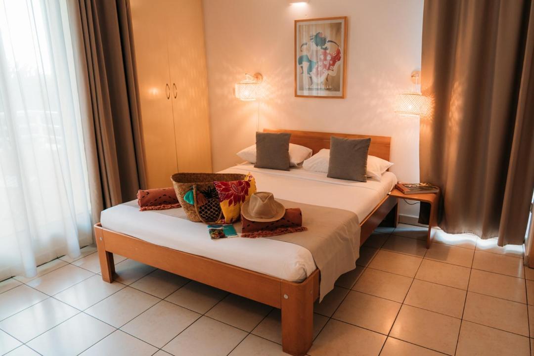Le Kerveguen Hotel Saint-Gilles-les Bains Bagian luar foto