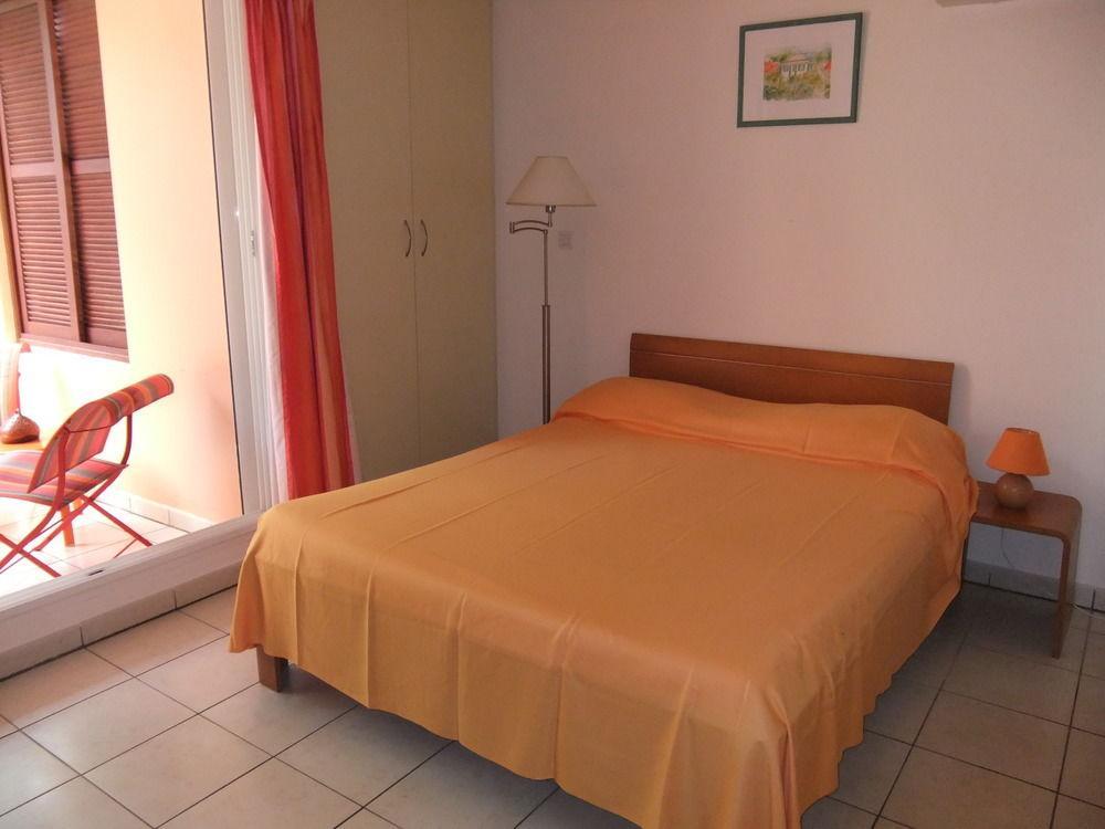 Le Kerveguen Hotel Saint-Gilles-les Bains Bagian luar foto