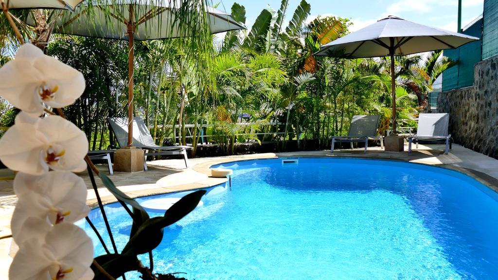 Le Kerveguen Hotel Saint-Gilles-les Bains Bagian luar foto