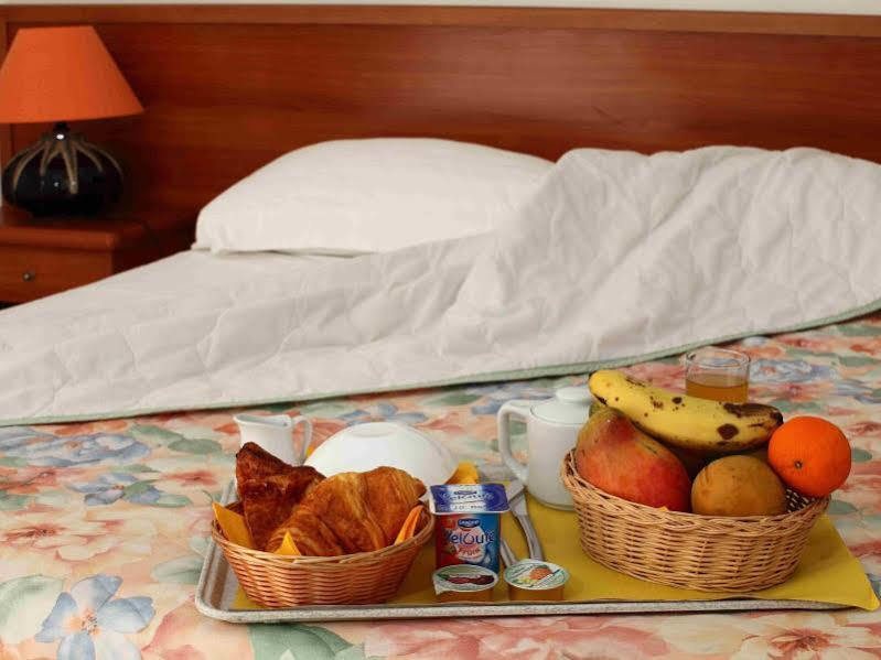 Le Kerveguen Hotel Saint-Gilles-les Bains Bagian luar foto