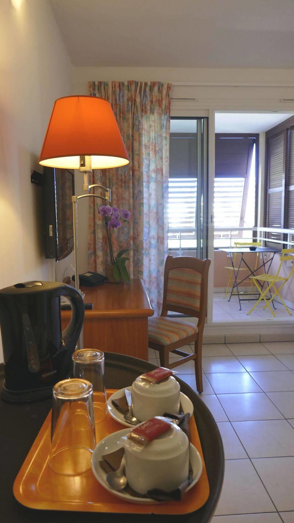 Le Kerveguen Hotel Saint-Gilles-les Bains Bagian luar foto
