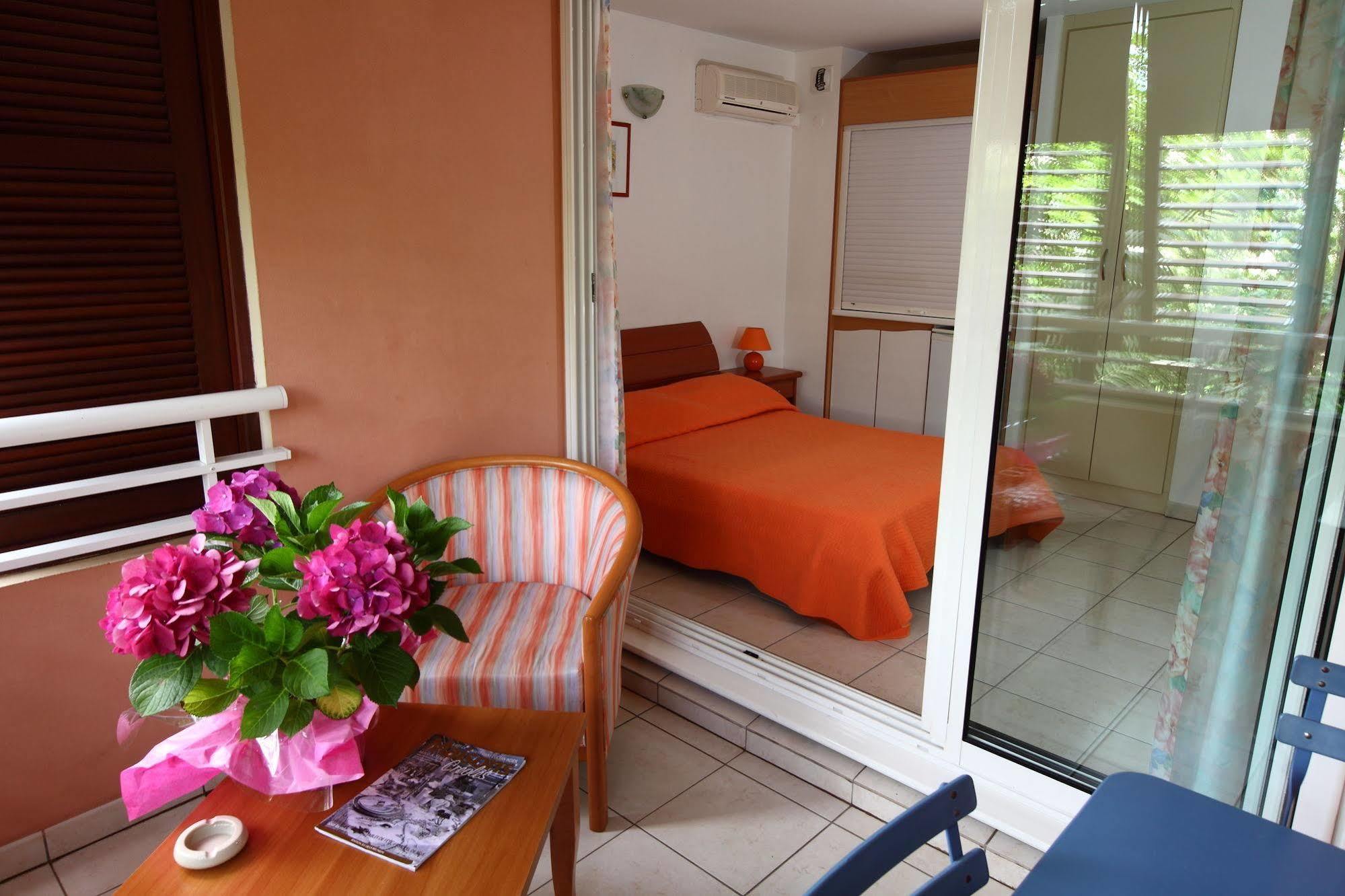 Le Kerveguen Hotel Saint-Gilles-les Bains Bagian luar foto