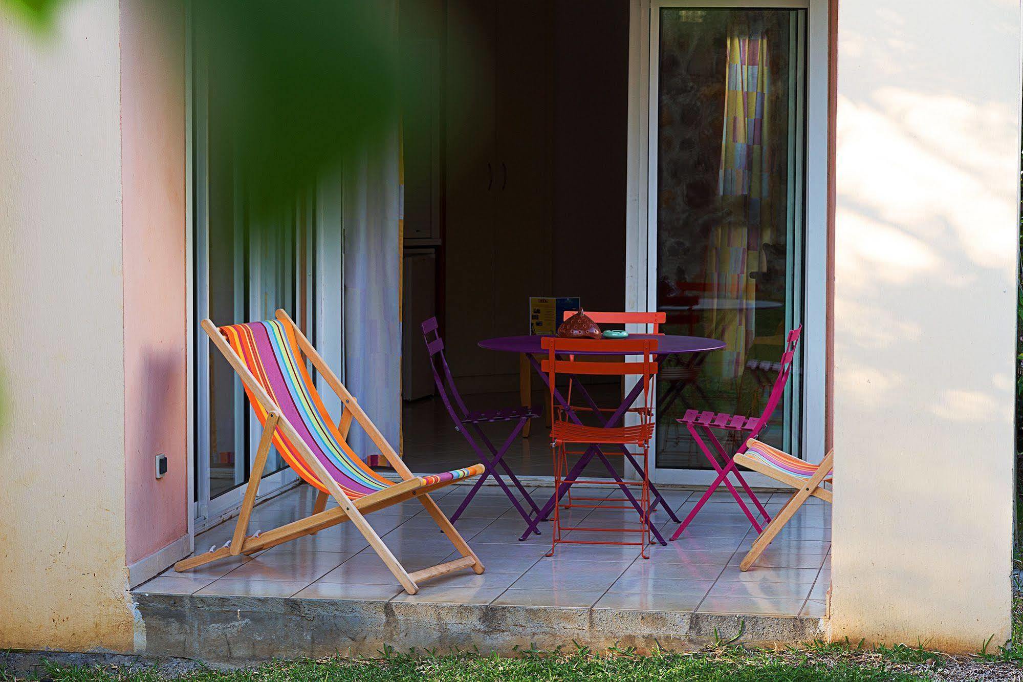 Le Kerveguen Hotel Saint-Gilles-les Bains Bagian luar foto