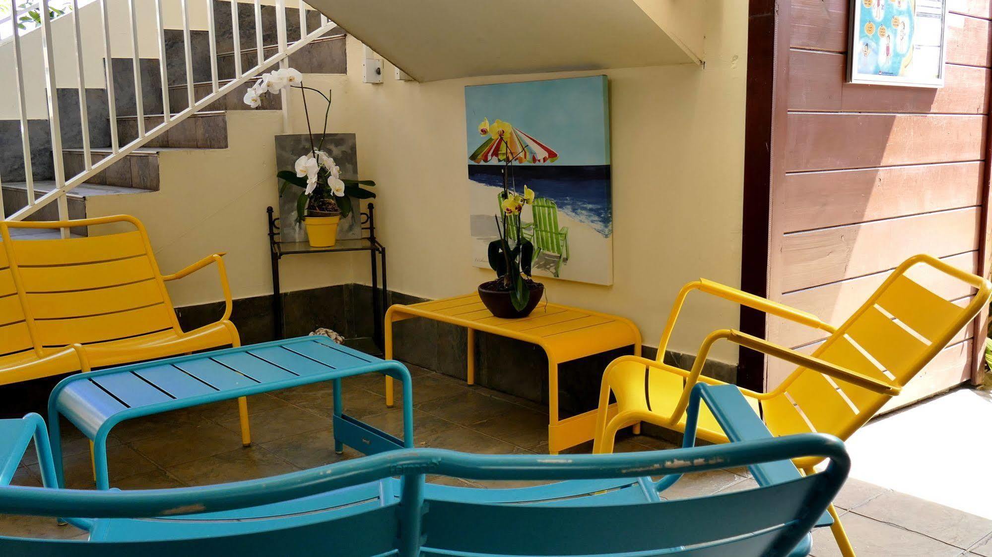 Le Kerveguen Hotel Saint-Gilles-les Bains Bagian luar foto