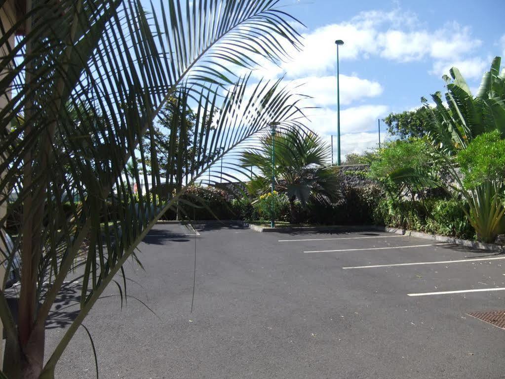 Le Kerveguen Hotel Saint-Gilles-les Bains Bagian luar foto