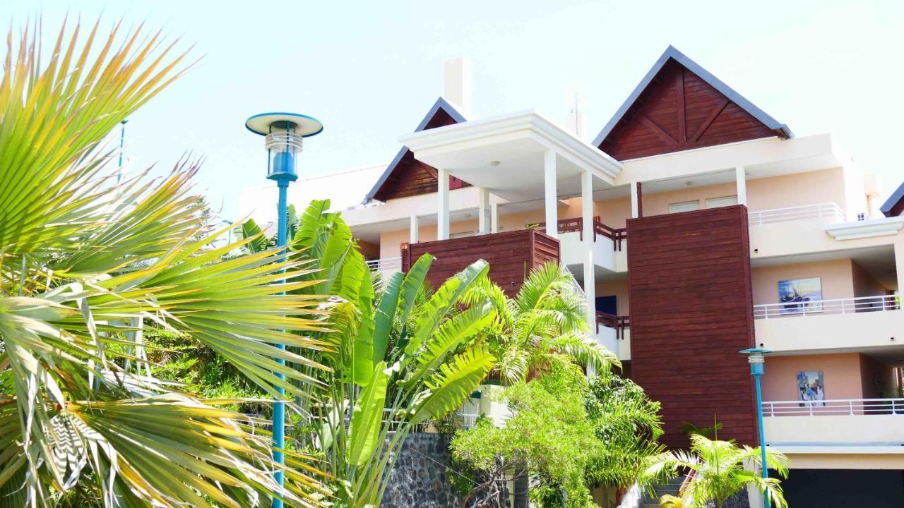 Le Kerveguen Hotel Saint-Gilles-les Bains Bagian luar foto