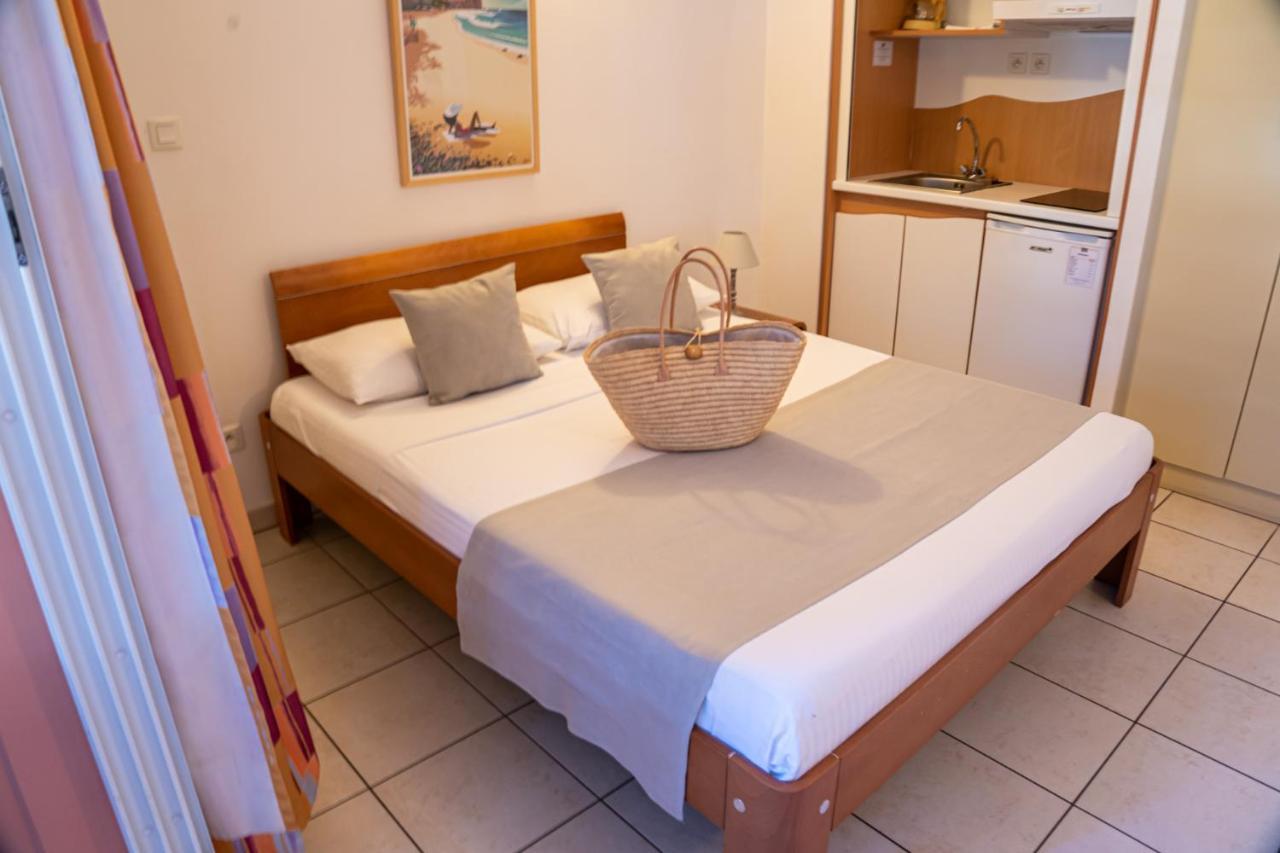 Le Kerveguen Hotel Saint-Gilles-les Bains Bagian luar foto